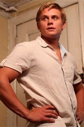 Arnie（比利·马格努森饰演）
