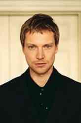 西蒙·伍兹（西蒙·伍兹饰演）