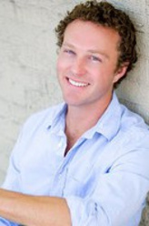 德文·古梅尔萨尔（德文·古梅尔萨尔饰演）