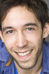 杰瑞·沃恩（Creagen Dow饰演）