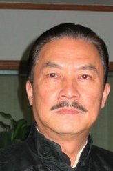 陈局长（黄达亮饰演）