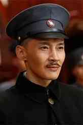 蒋介石（曹磊饰演）