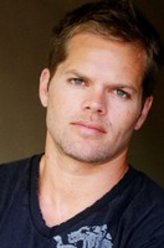 Amos Burton（约翰·威斯利·查特曼饰演）