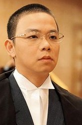 洪爷（林子善饰演）