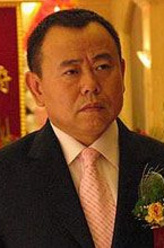 杨德财（潘长江饰演）