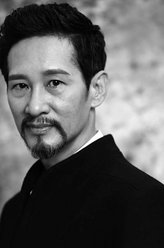 保险推销员（王劲松饰演）