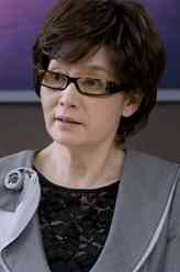 英母（潘虹饰演）