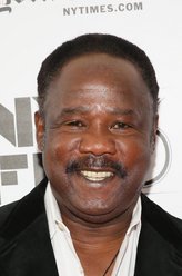 Gus Redman（小伊塞亚·维特洛克饰演）