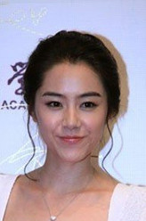 尤美（孟丽饰演）