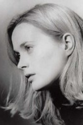 Karen（娜塔莎·里特饰演）