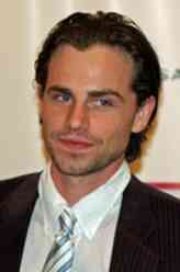 莱德尔·斯特朗剧照