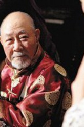 墨镜老者（姜洪齐饰演）