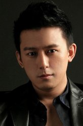 童山（吕行饰演）