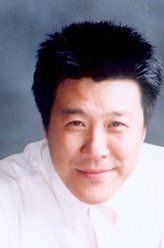 卫明理（吕凉饰演）