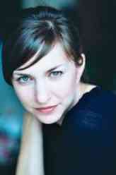 艾米丽·卡恩剧照