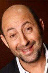 Dr. Dimitri Zvenka（凯德·麦拉德饰演）