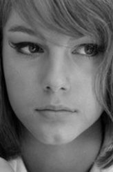 斯蒂芬尼娅·桑德雷莉（斯蒂芬尼娅·桑德雷莉饰演）