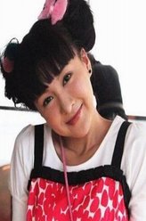 洪宝莲（郑亦桐饰演）