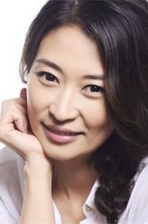 卖鸡姑娘（梁静饰演）