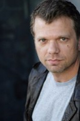 切特·格里索姆（切特·格里索姆饰演）