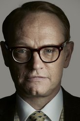 King George VI（杰瑞德·哈里斯饰演）