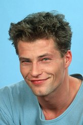 蒂尔·施威格剧照