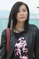 何年希（陈法拉饰演）