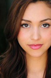 Raven Reyes（琳赛·摩根饰演）