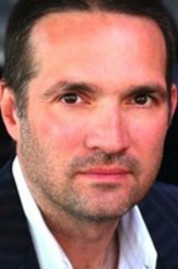 马修·巴里（马修·巴里饰演）