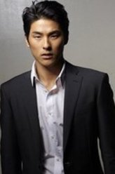 铃木贵之（铃木贵之饰演）