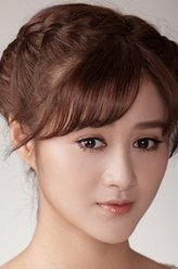 何伊娜（黄千格饰演）