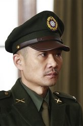 何群（任帅饰演）