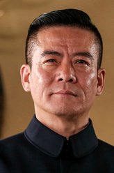 康兆民（米学东饰演）