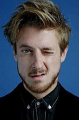 Rev. Paul Coates（亚瑟·达维尔饰演）