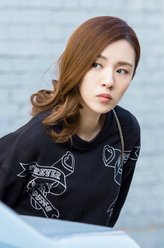 周末（王晓晨饰演）