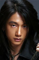 小春（高旗饰演）