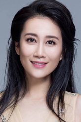 何晓慧（温峥嵘饰演）