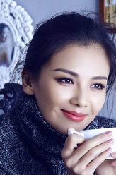 吕西安（刘涛饰演）