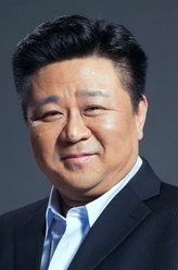 尚得志（梁冠华饰演）