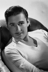 埃罗尔・弗林（埃罗尔・弗林饰演）