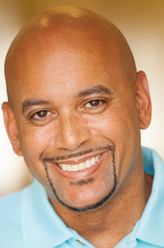 霍金斯（格伦麦克饰演）