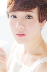 王妍（徐以若饰演）