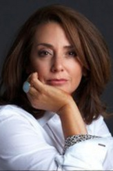 Violet Kaminski（塔利亚·巴尔萨姆饰演）