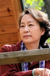 元宝妈（奚美娟饰演）