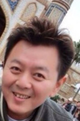 庹宗康（庹宗康饰演）