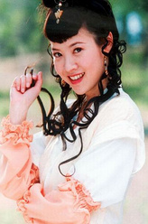 花鼓（曾宝仪饰演）