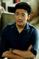 胡德强（祖峰饰演）