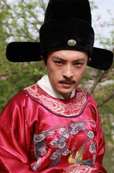 欧阳伦（富大龙饰演）