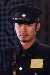 李冬青（芦芳生饰演）