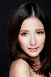 伊香美子（万美汐饰演）